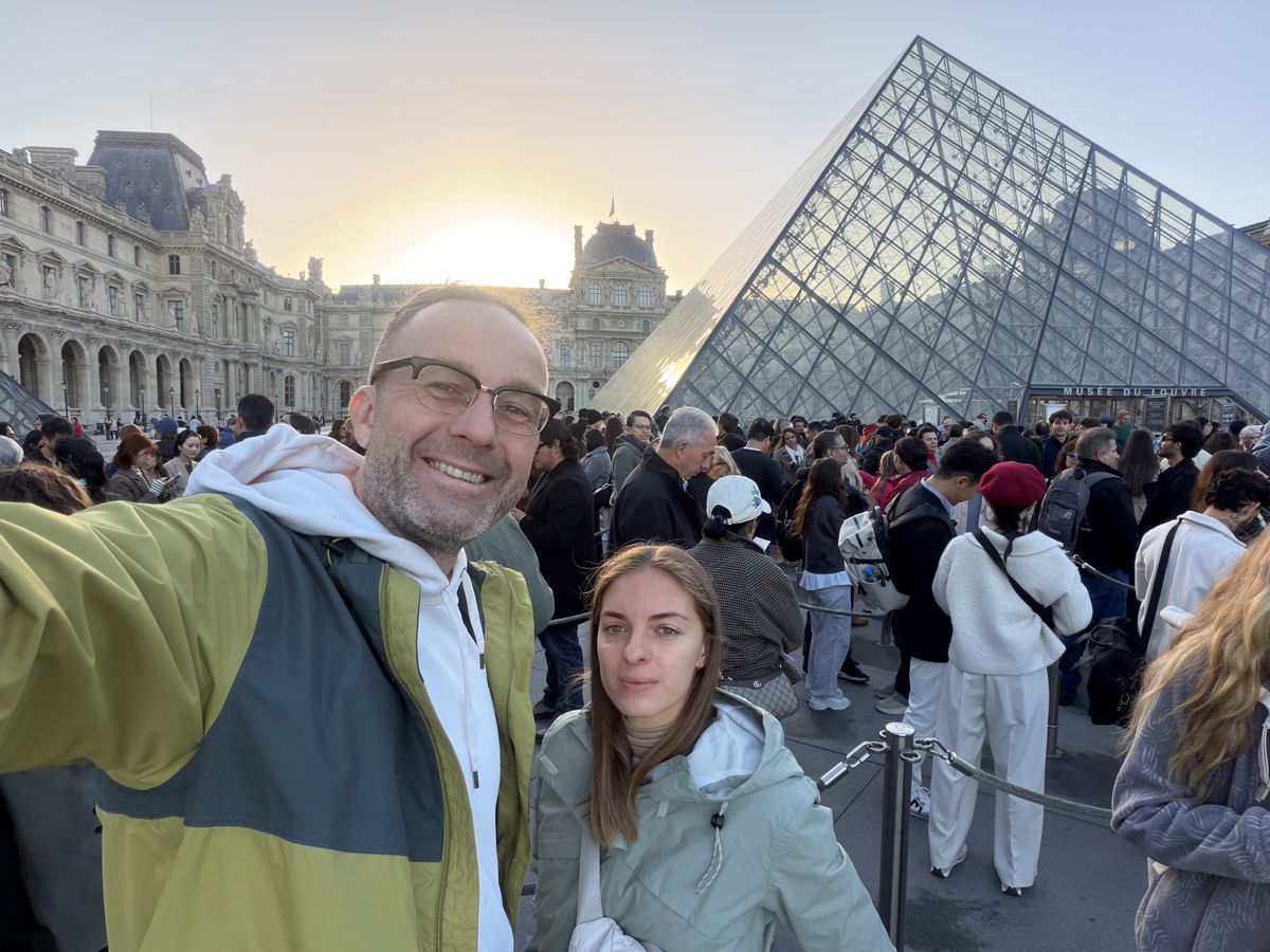 Artur and Jana Jakucewicz at the Louvre Pyramid at 8:49 AM before their 9:00 entry